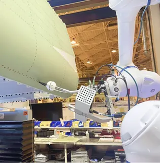 Robot de contrôle sur un fuselage d’avion